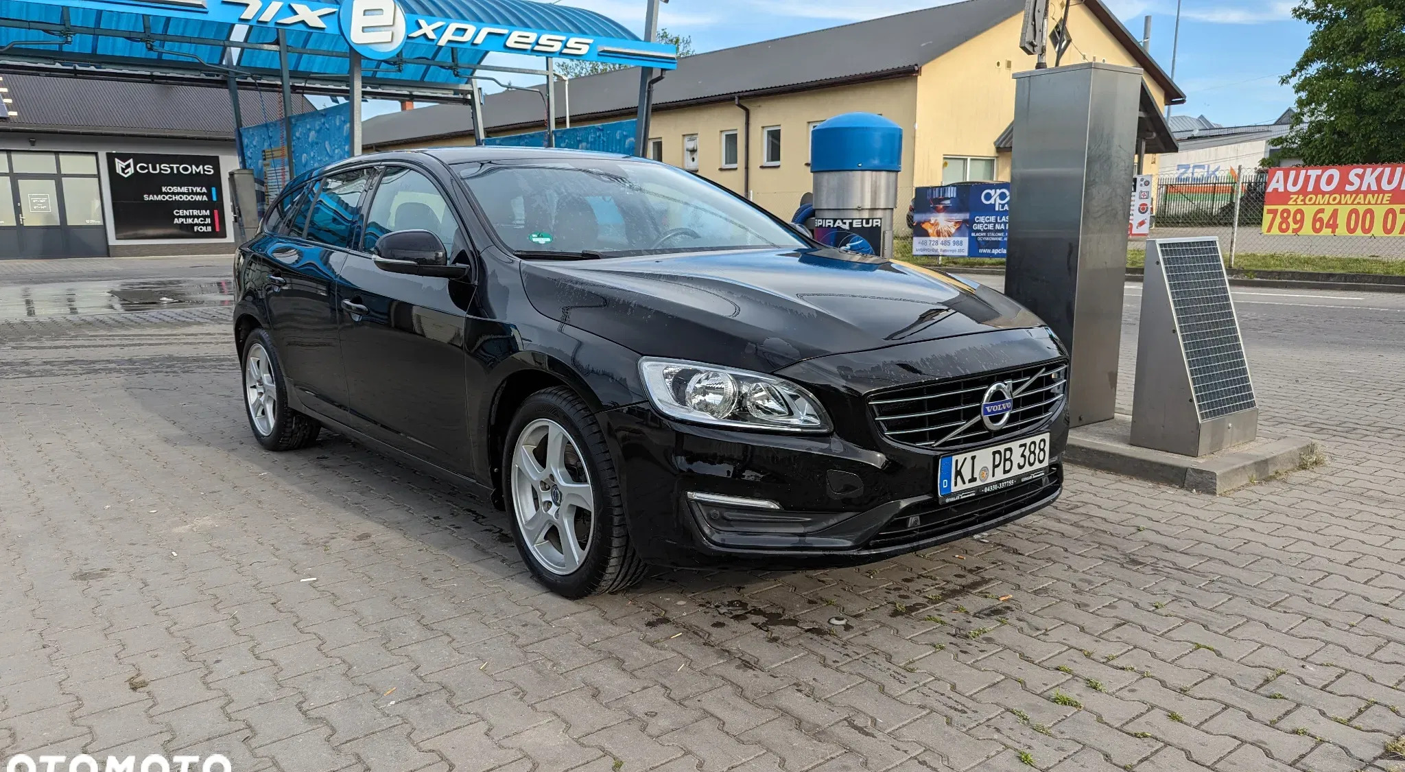 volvo v60 małopolskie Volvo V60 cena 45000 przebieg: 225821, rok produkcji 2016 z Andrychów